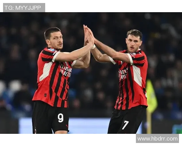 意杯决赛中意大利球员绝杀莱奥助球队夺冠精彩瞬间回顾