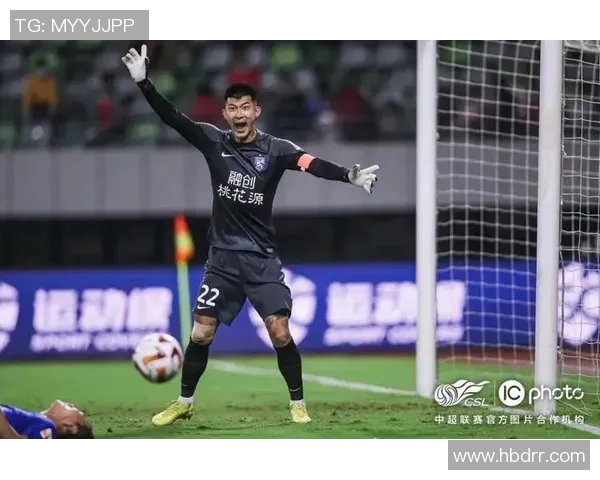 谢鹏飞精彩抽射助力武汉三镇逆转比赛展现绝佳球技与团队默契