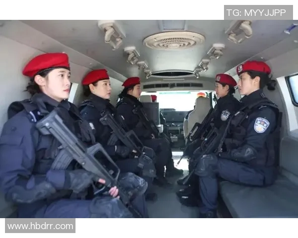 Elk女警一招制敌展现超凡实力引发热议与关注