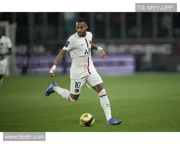 内马尔在法甲比赛中表现出色，带领巴黎圣日尔曼取得胜利